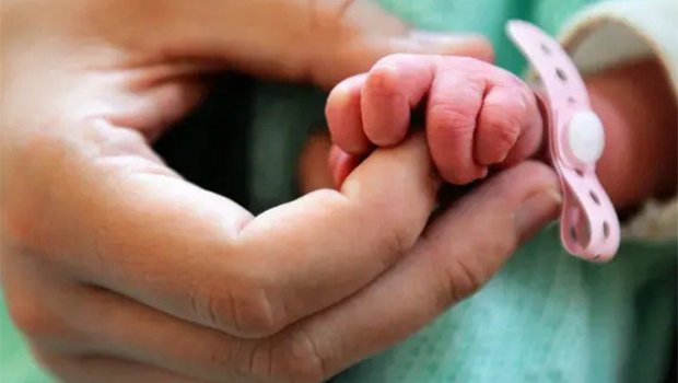 Həkim 9 günlük körpəni satın aldı –Cinayət işi AÇILDI