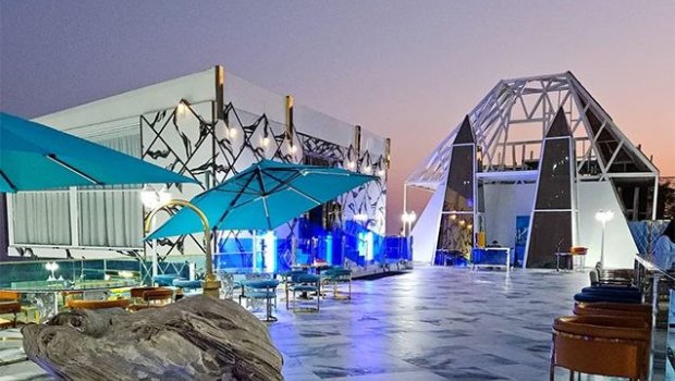 Məşhur restoranda parkinq biabırçılığı: Müştəridən 40 manat ödəniş alınıb - FOTO