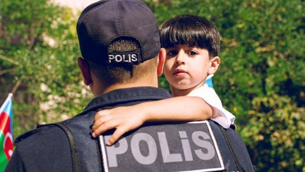 Polis çimərliklərdə 87 uşağı taparaq valideyninə təhvil verib