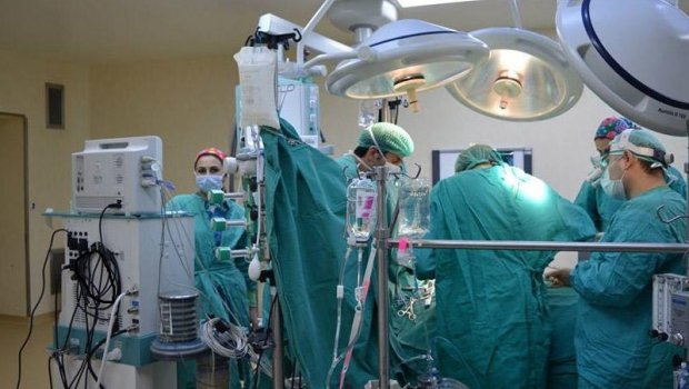 Azərbaycanda ŞOK: 13 il qız olan yeniyetməni əməliyyatla oğlan etdilər - VİDEO