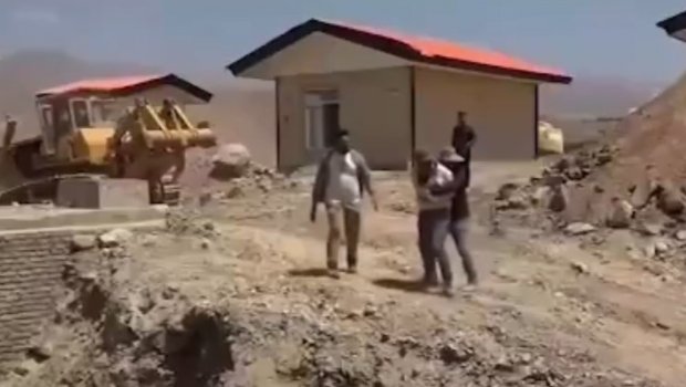 İranın dövlət televiziyasının canlı yayımında dava düşdü – VİDEO
