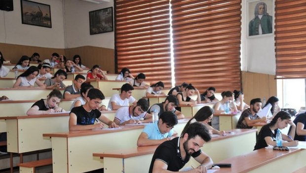 Müəllimlik ixtisasını seçən oğlanlara 200 manat təqaüd – Bu addım problemi aradan QALDIRACAQ?
