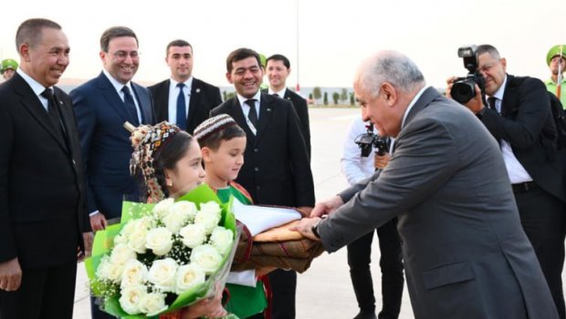 Əli Əsədov Türkmənistana getdi - FOTO