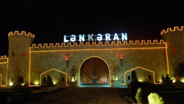 Lənkəranda ikimərtəbəli ev əşyaları ilə birgə yandı