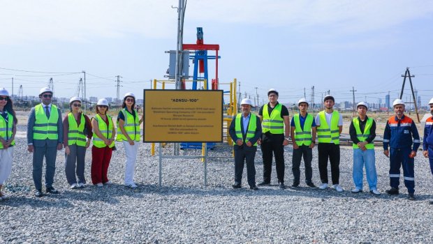 ADNSU-nun əlaçı tələbələri Balaxanıda “ADNSU-100” lövhəsinin açılışını ediblər - FOTO
