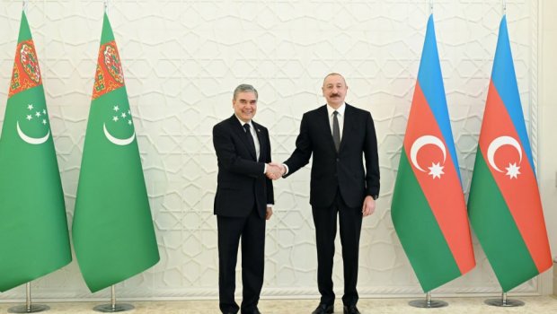 İlham Əliyev Qurbanqulu Berdiməhəmmədova zəng etdi