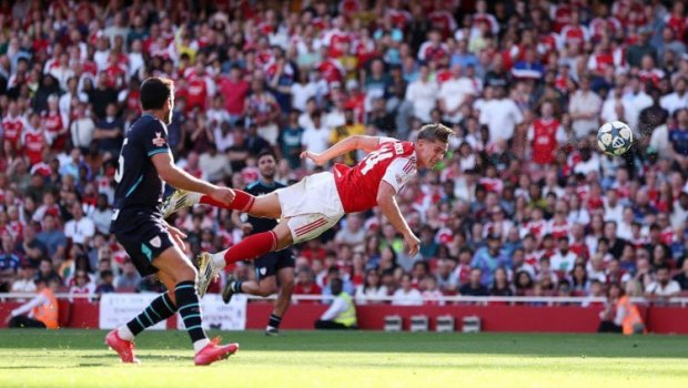 İsveçli hücumçu “Arsenal”da ilk qolunu vurdu - VİDEO