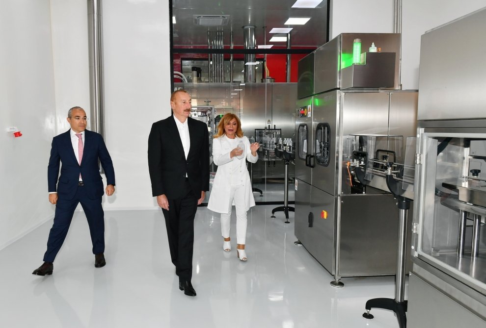 İlham Əliyev “Diamed” dərman istehsalı zavodunun AÇILIŞINDA – FOTO   - foto 7