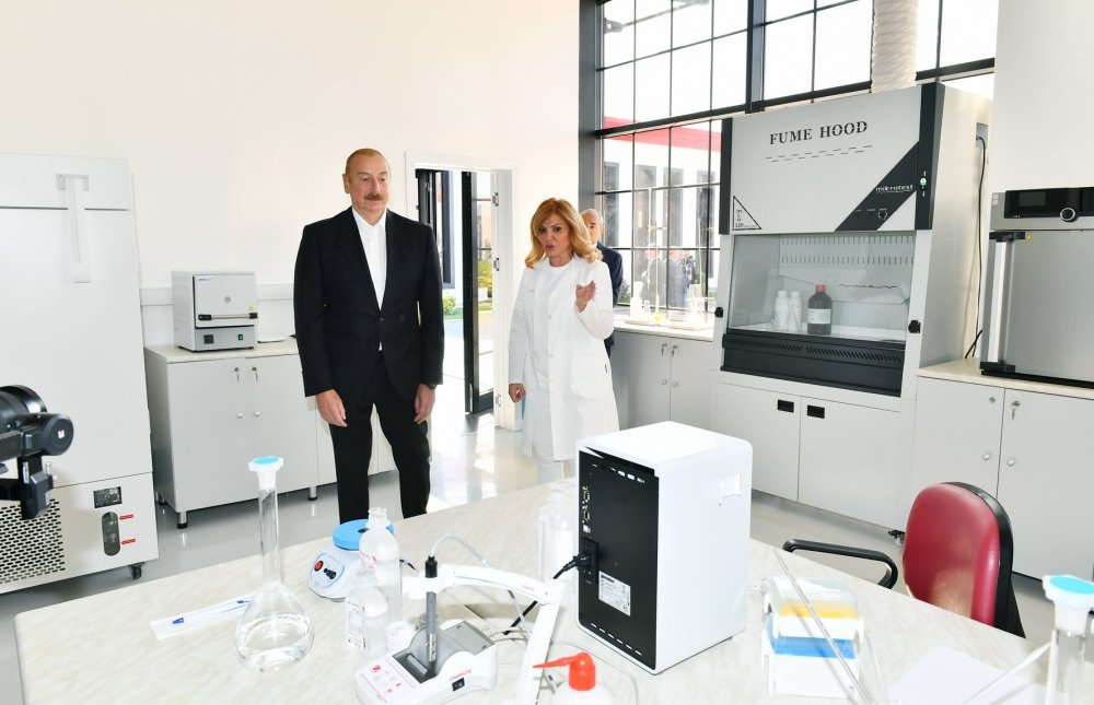 İlham Əliyev “Diamed” dərman istehsalı zavodunun AÇILIŞINDA – FOTO   - foto 10