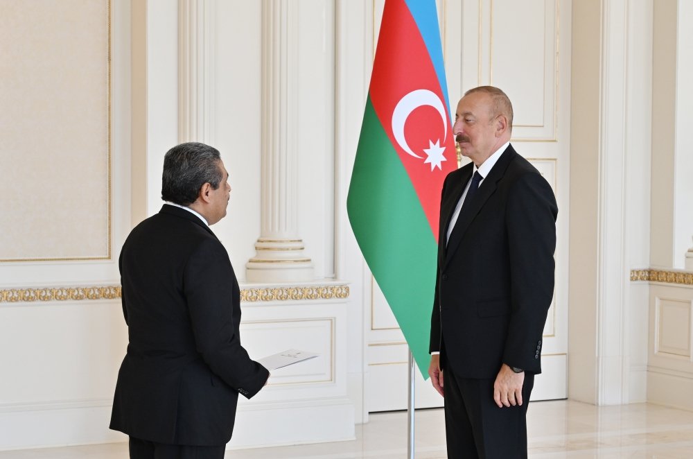 Prezident Kolumbiyanın yeni səfirinin etimadnaməsini QƏBUL ETDİ - FOTO - foto 1