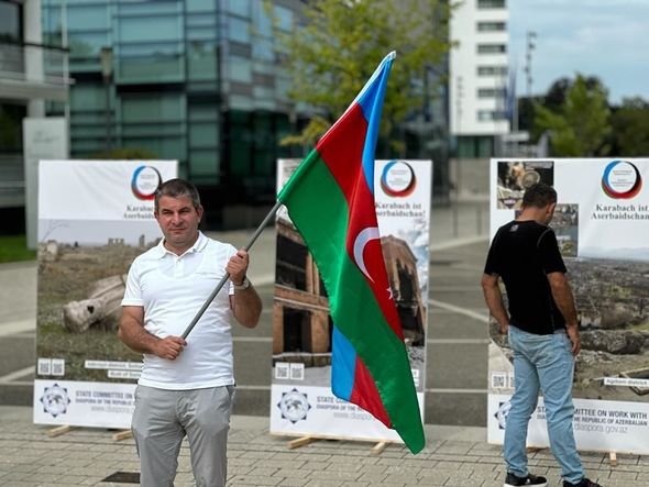 Azərbaycanlılar Bonn şəhərində etiraz aksiyası keçirdi - FOTO - foto 4