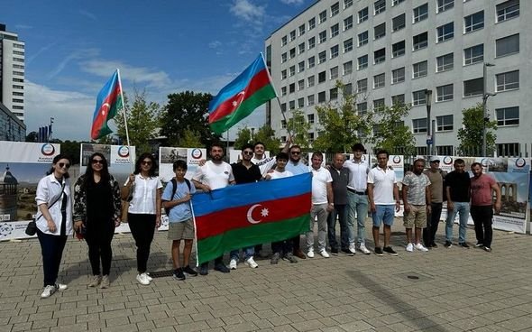 Azərbaycanlılar Bonn şəhərində etiraz aksiyası keçirdi - FOTO - foto 9