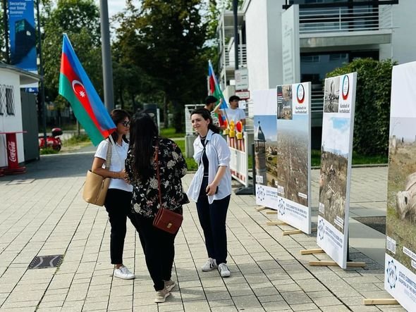 Azərbaycanlılar Bonn şəhərində etiraz aksiyası keçirdi - FOTO - foto 7