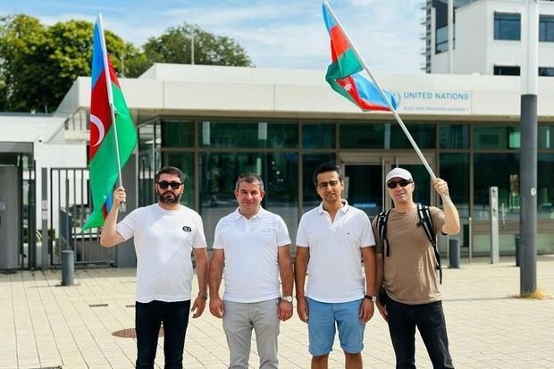 Azərbaycanlılar Bonn şəhərində etiraz aksiyası keçirdi - FOTO - foto 1