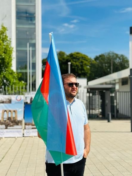 Azərbaycanlılar Bonn şəhərində etiraz aksiyası keçirdi - FOTO - foto 3