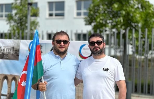 Azərbaycanlılar Bonn şəhərində etiraz aksiyası keçirdi - FOTO - foto 5