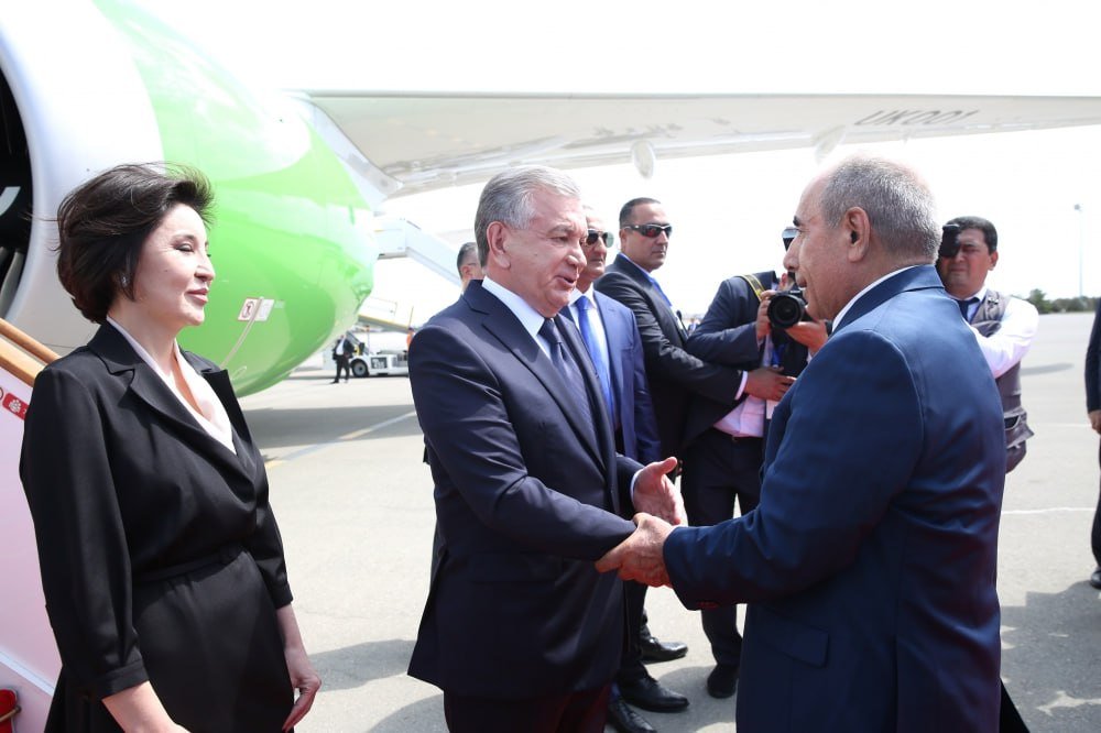 Şavkat Mirziyoyev Azərbaycana dövlət səfərinə gəldi - FOTO - foto 1