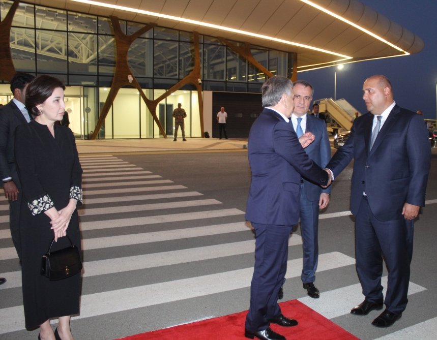 Şavkat Mirziyoyevin Azərbaycana səfəri başa çatıb - FOTO - foto 2