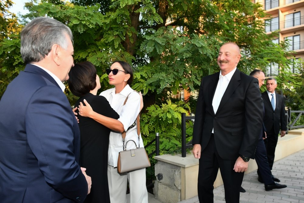Azərbaycan və Özbəkistan prezidentləri xanımları ilə Şuşaya SƏFƏR ETDİLƏR - YENİLƏNİB - FOTO - foto 18