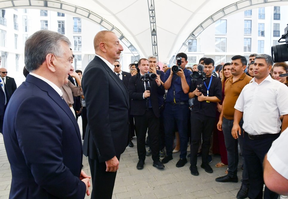 Azərbaycan və Özbəkistan prezidentləri Füzuliyə köçən sakinlərlə görüşdülər - FOTO/VİDEO - foto 4