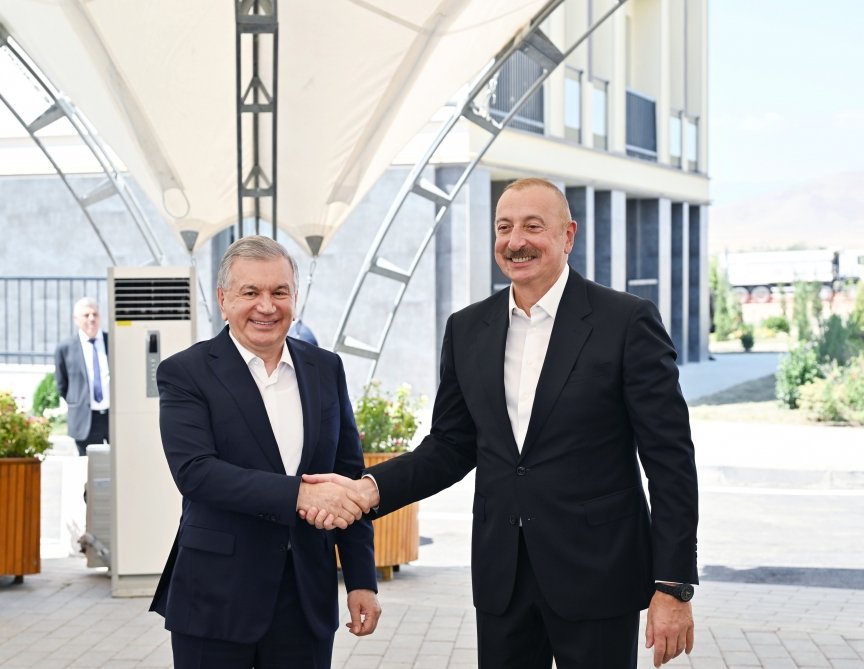Azərbaycan və Özbəkistan prezidentləri Füzuliyə köçən sakinlərlə görüşdülər - FOTO/VİDEO - foto 3