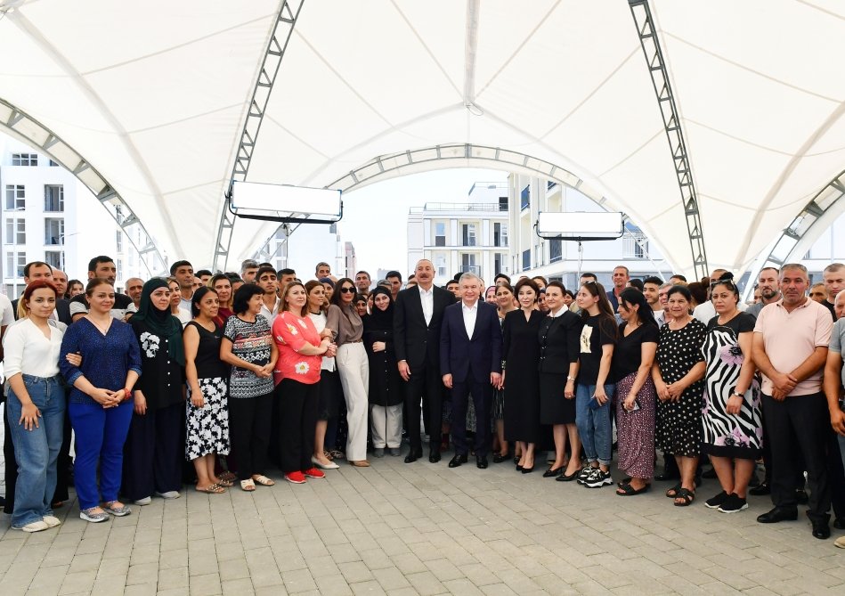 Azərbaycan və Özbəkistan prezidentləri Füzuliyə köçən sakinlərlə görüşdülər - FOTO/VİDEO - foto 6