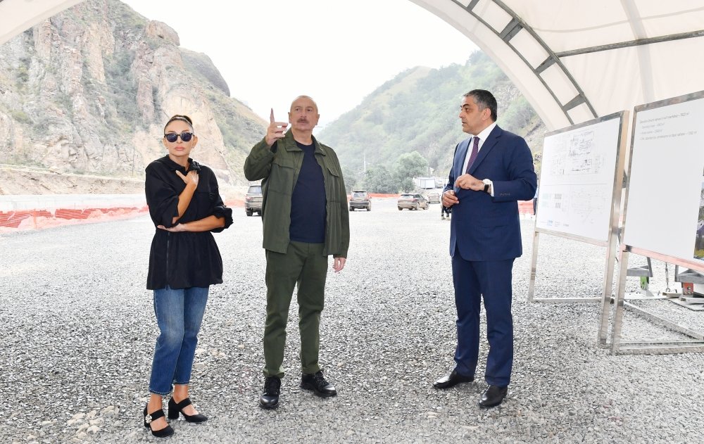 Prezident və Xanımı “İstisu”da Müalicə-İstirahət Kompleksində görülən işlərlə tanış oldular - FOTO/VİDEO - foto 2