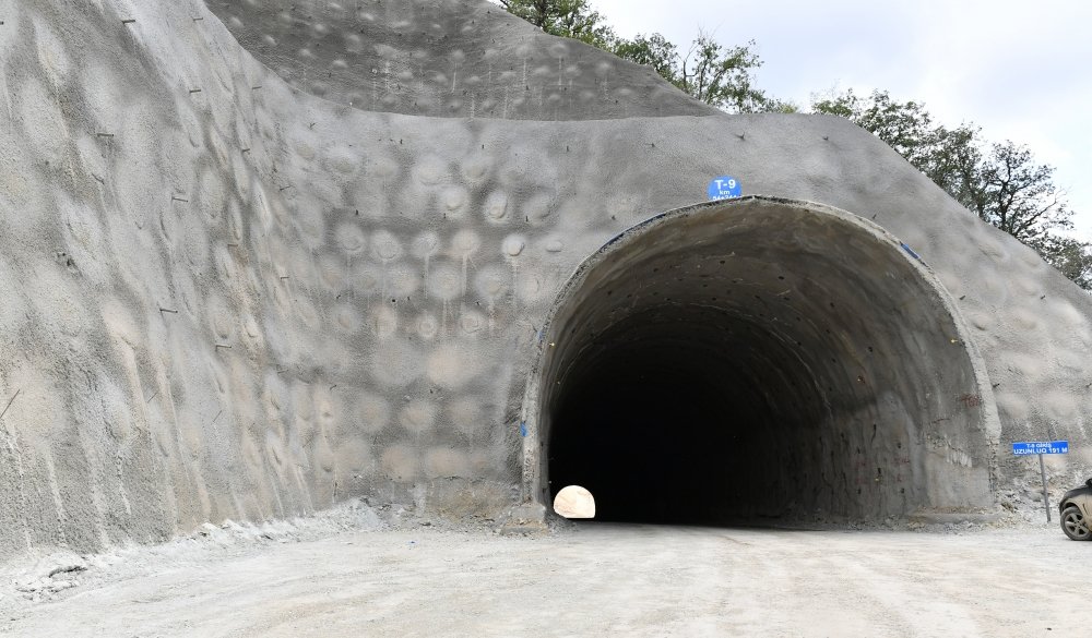 Ölkə başçısı Kəlbəcər-Laçın avtomobil yolunda görülən işlərlə tanış olub - FOTO - foto 1