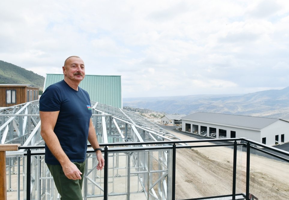 Prezident və birinci xanım Laçının mebel fabrikinin açılışında iştirak edib - FOTO - foto 3