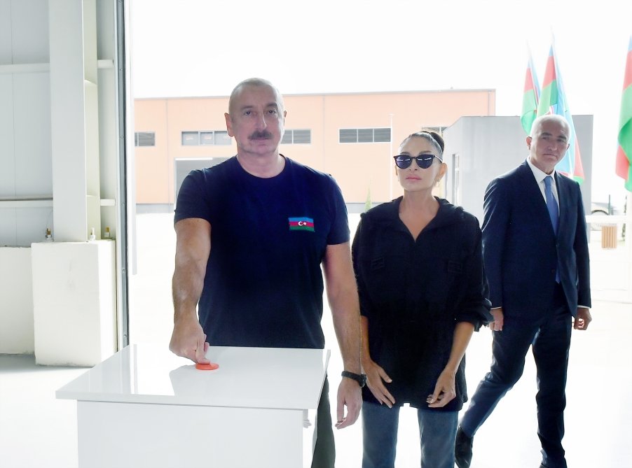 Prezident və birinci xanım Laçının mebel fabrikinin açılışında iştirak edib - FOTO - foto 2