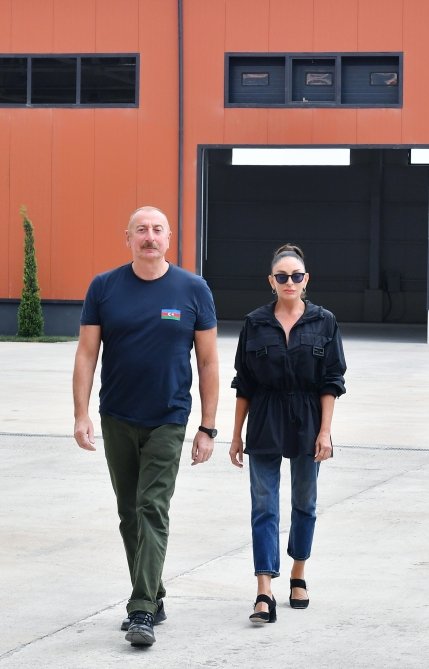 Prezident və birinci xanım Laçının mebel fabrikinin açılışında iştirak edib - FOTO - foto 1