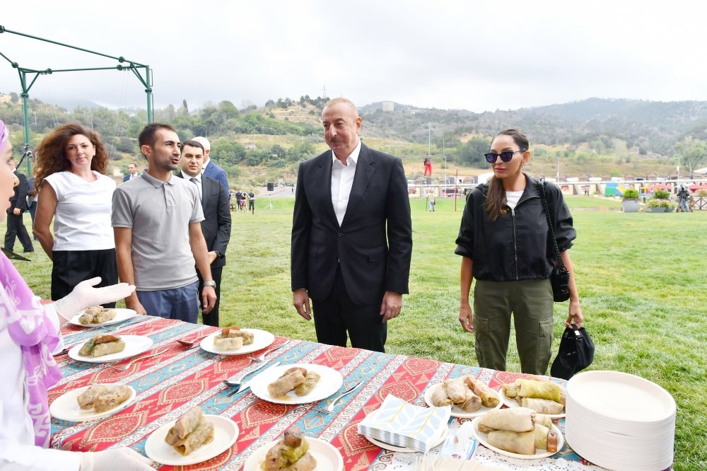 Prezident və xanımı Laçında bayram konsertində - FOTO/VİDEO  - foto 1