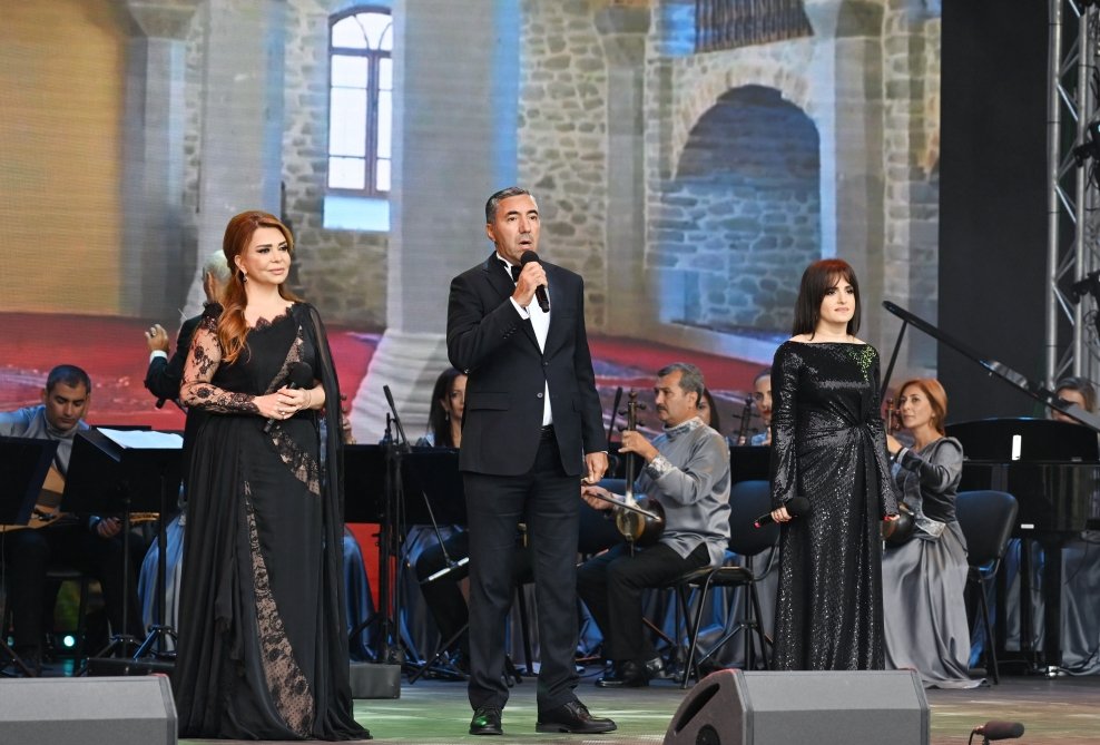 Mehriban Əliyeva Laçında keçirilən bayram şənliyindən PAYLAŞIM EDİB - FOTO  - foto 6