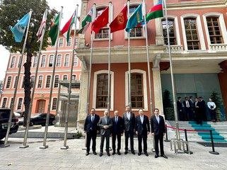 Azərbaycanın təşəbbüsü ilə İstanbulda TDT ölkələrinin dövlət başçılarının köməkçiləri görüşüb - FOTO - foto 1