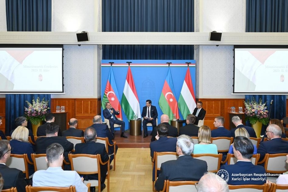 Ceyhun Bayramov Macarıstan diplomatik nümayəndəlik rəhbərlərinin konfransında çıxış edib - FOTO  - foto 3