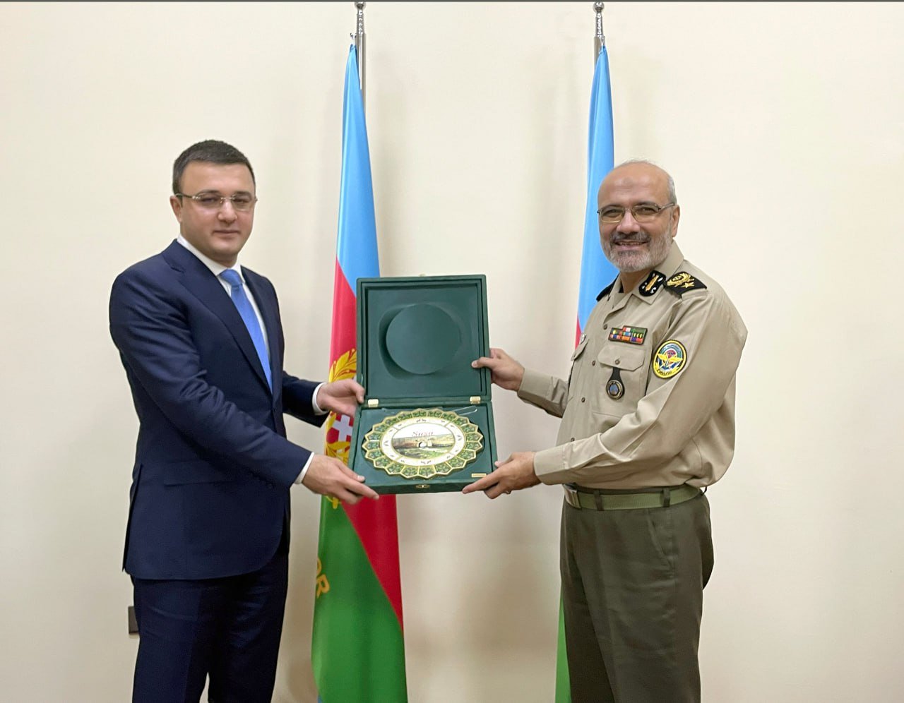 Azərbaycan ilə İran arasında hərbi sahədə əməkdaşlıq müzakirə olunub - FOTO  - foto 1