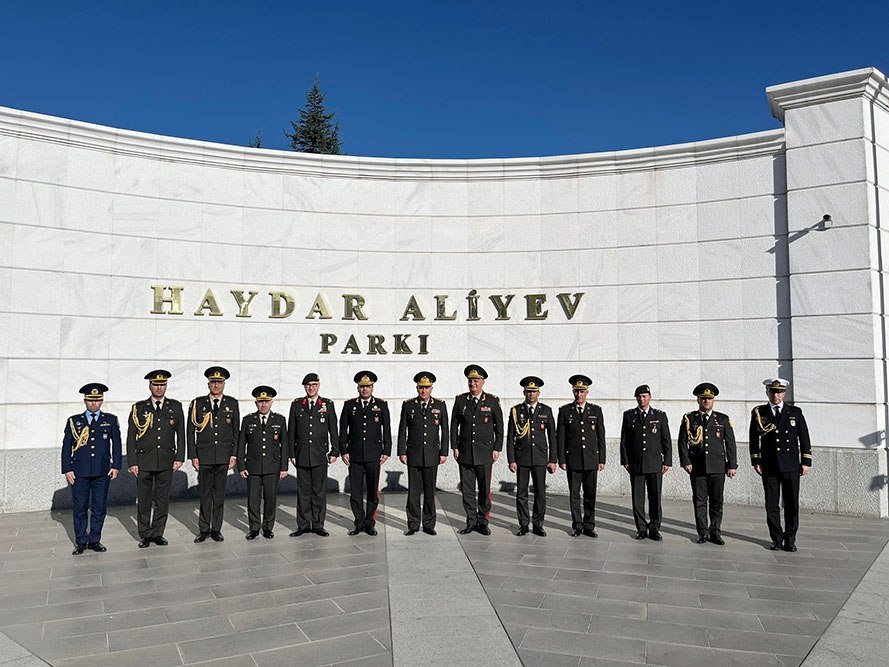 Baş Qərargah rəisi türkiyəli nazirlə regional təhlükəsizlik məsələlərini müzakirə edib - FOTO/VİDEO  - foto 3