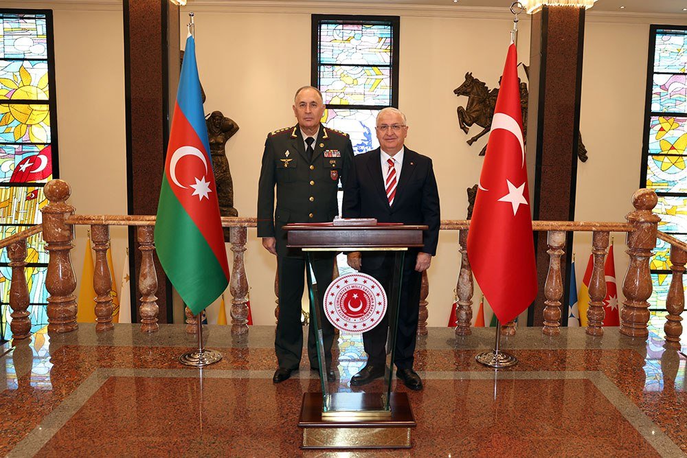 Baş Qərargah rəisi türkiyəli nazirlə regional təhlükəsizlik məsələlərini müzakirə edib - FOTO/VİDEO  - foto 4