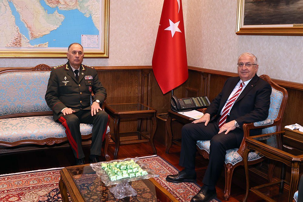 Baş Qərargah rəisi türkiyəli nazirlə regional təhlükəsizlik məsələlərini müzakirə edib - FOTO/VİDEO  - foto 1