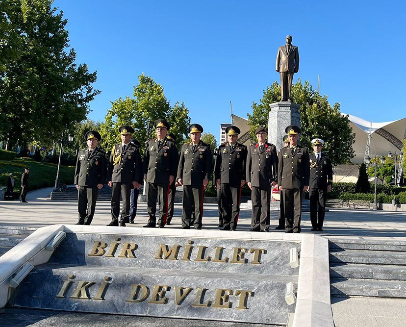 Baş Qərargah rəisi türkiyəli nazirlə regional təhlükəsizlik məsələlərini müzakirə edib - FOTO/VİDEO  - foto 2