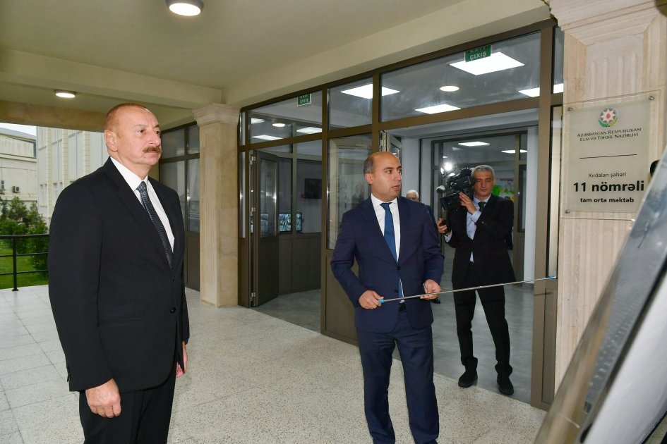 İlham Əliyev yeni məktəb binasının açılışında iştirak edib - FOTO/VİDEO - foto 1