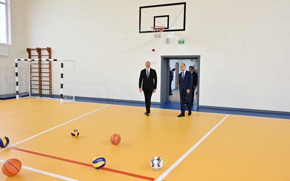 İlham Əliyev yeni məktəb binasının açılışında iştirak edib - FOTO/VİDEO - foto 3