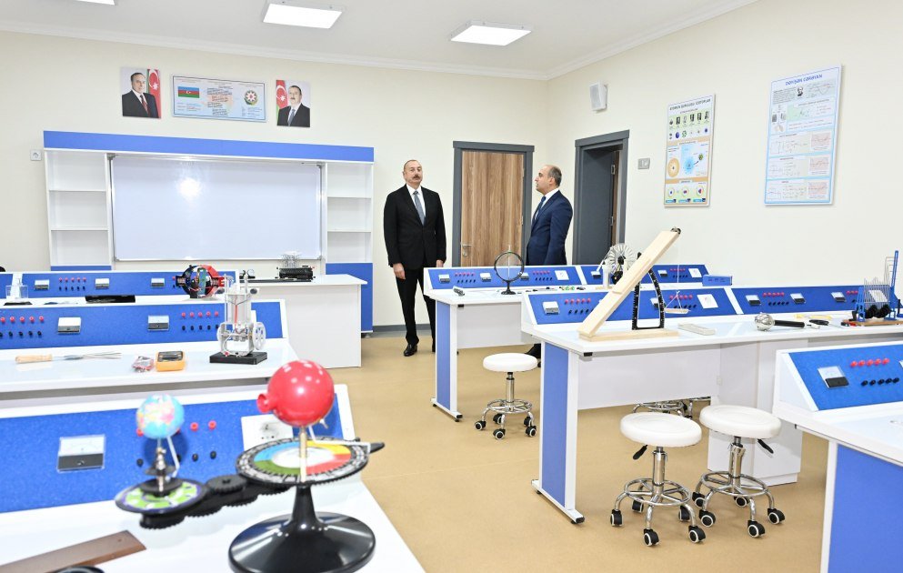 İlham Əliyev yeni məktəb binasının açılışında iştirak edib - FOTO/VİDEO - foto 4