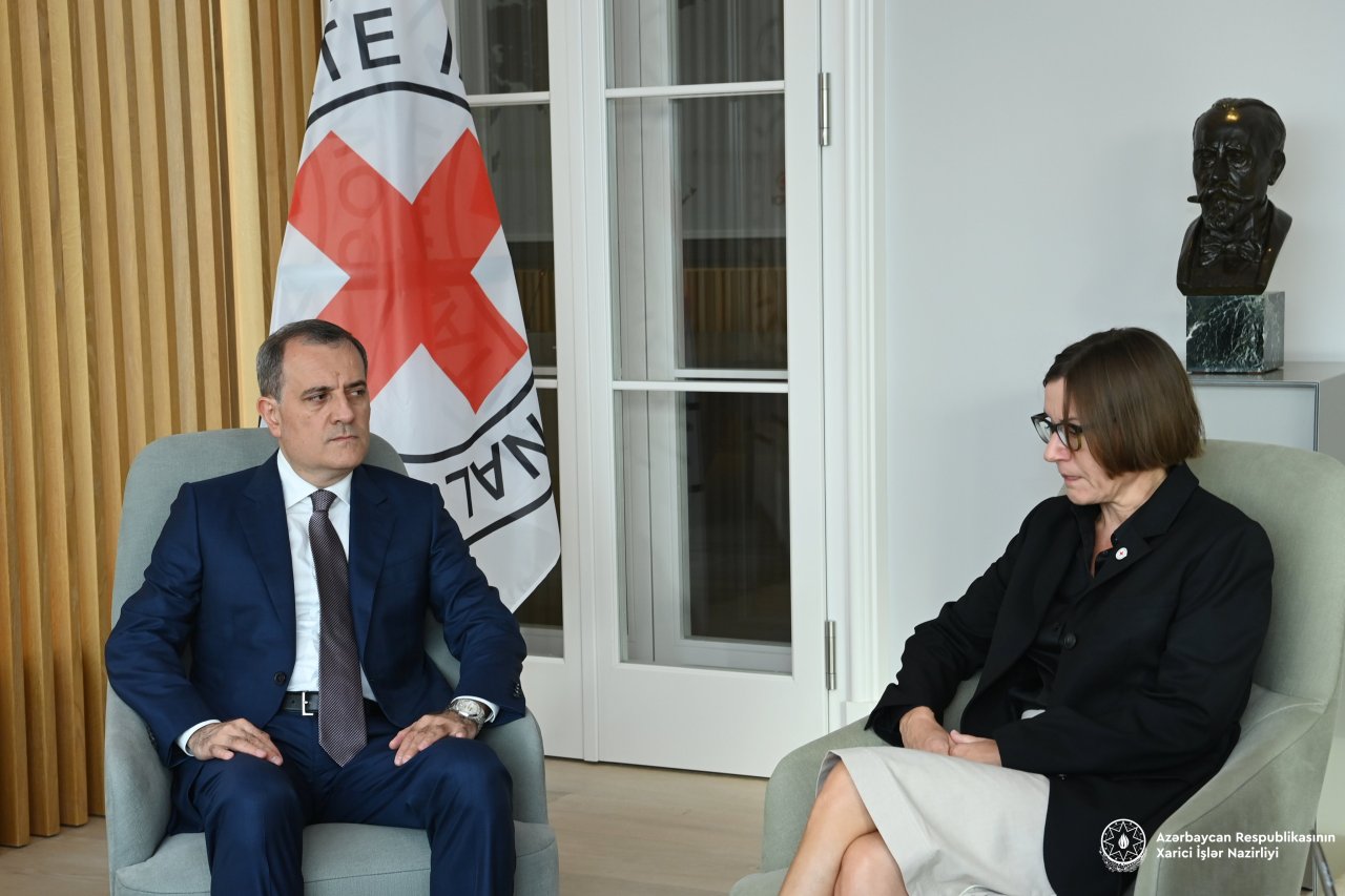 Ceyhun Bayramov BQXK prezidenti ilə regiondakı son vəziyyəti müzakirə ETDİ - YENİLƏNİB/FOTO  - foto 3