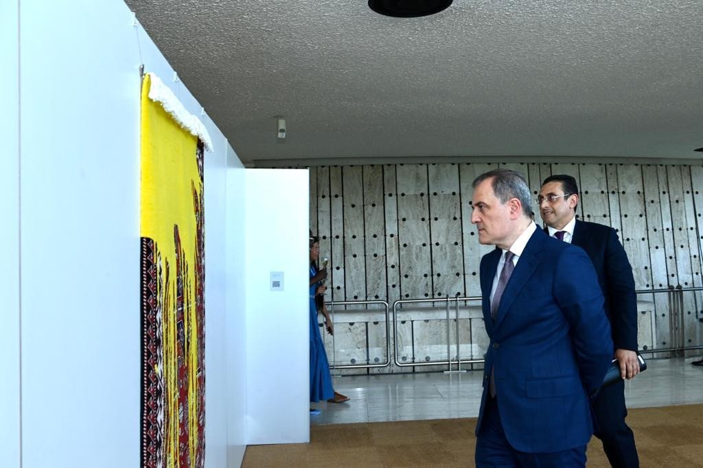 Ceyhun Bayramov BMT-nin Cenevrədəki Ofisində xalça sərgisinin açılışında iştirak edib - FOTO  - foto 5