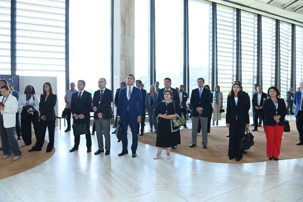 Ceyhun Bayramov BMT-nin Cenevrədəki Ofisində xalça sərgisinin açılışında iştirak edib - FOTO  - foto 2