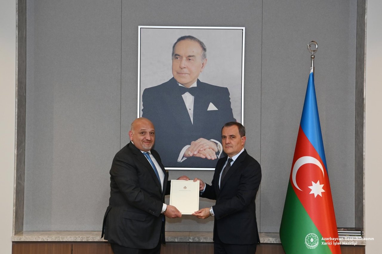 İordaniyanın yeni səfiri etimadnaməsinin surətini Ceyhun Bayramova təqdim etdi - FOTO  - foto 1