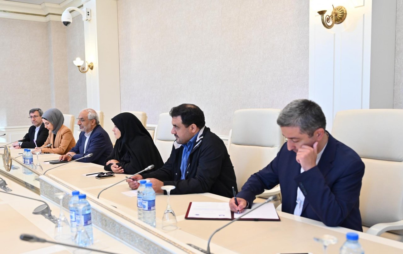Azərbaycan və İran parlamentlərinin deputatları arasında görüş keçirilib - FOTO  - foto 1