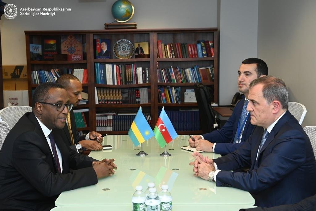 Azərbaycanla Ruanda arasında diplomatik və xidməti pasport sahibləri vizadan AZAD EDİLDİ - FOTO  - foto 3