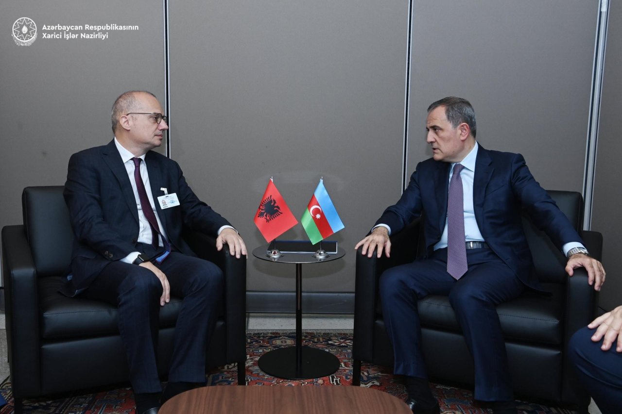 Azərbaycan və Albaniyanın XİN başçıları Qarabağdakı son vəziyyəti müzakirə ediblər - FOTO - foto 1